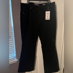 Gloria Vanderbilt Amanda Slimming Bootcut Black Jeans Size 16W Short  NEW!!